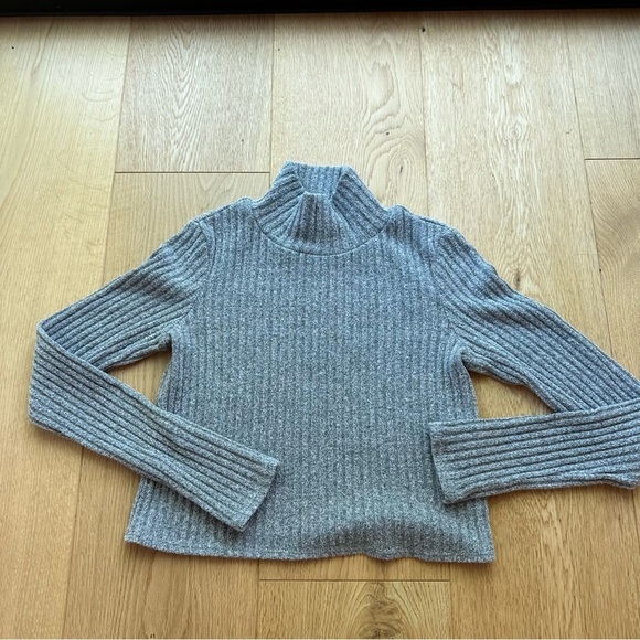 ARITZIA  WILFRED FREE MOCK NECK LONG SLEEVE CROP TOP - XXS - Picture 8 of 15
